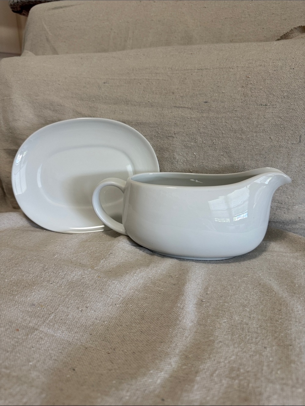 köök Ceramic Gravy Boat with Saucer Set – White